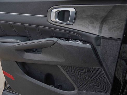 Certified 2025 Kia Sorento SX image 20