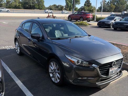 Used 2017 MAZDA MAZDA3 Grand Touring FWD image 3