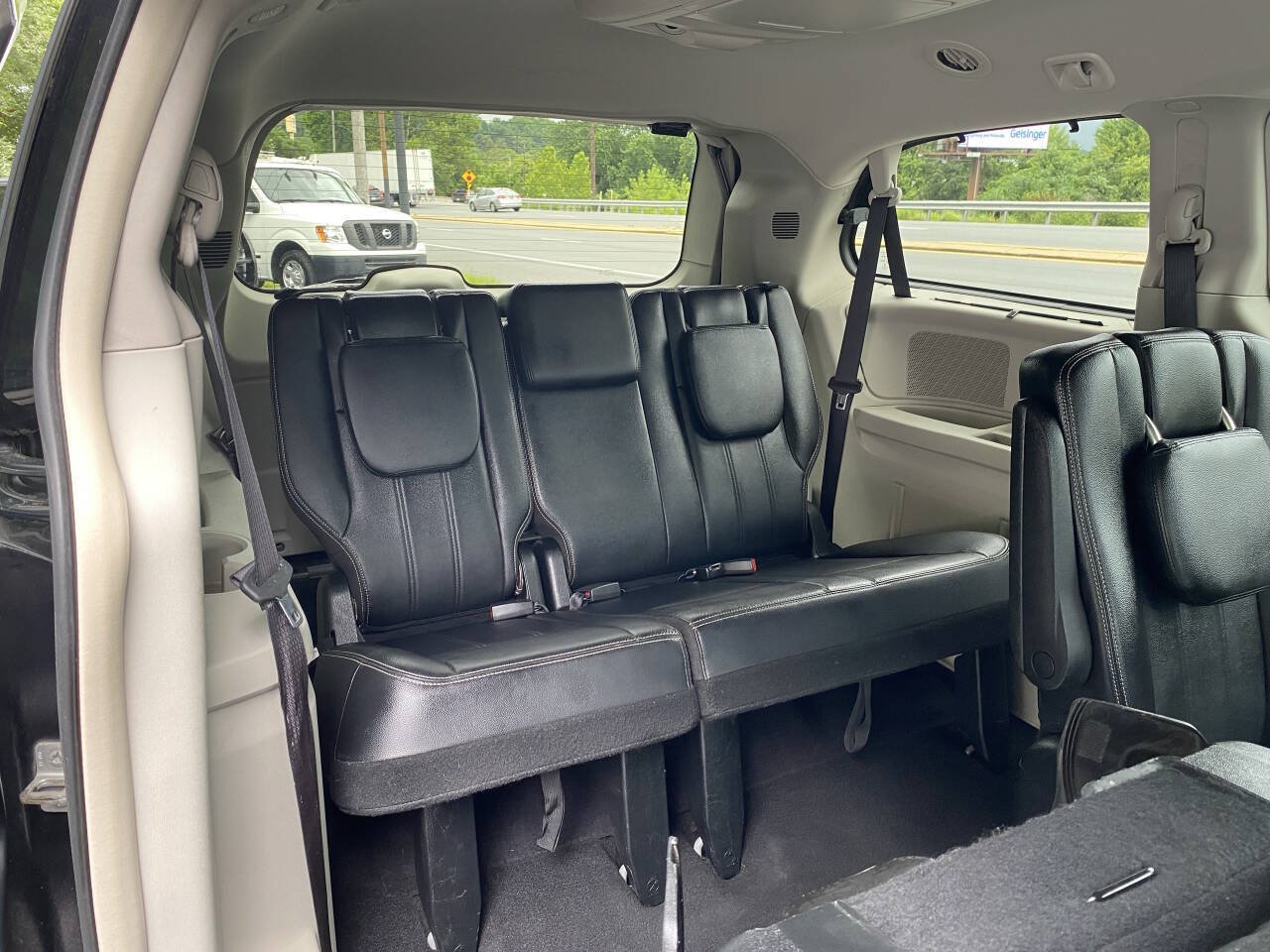 Used 2015 Chrysler Town & Country Touring w/ Driver Convenience Group FWD image 14