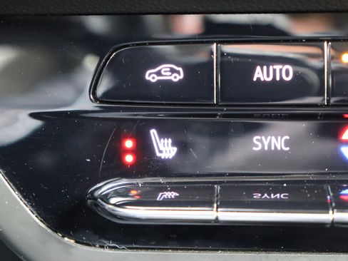 Used 2023 Buick Envision Preferred image 36