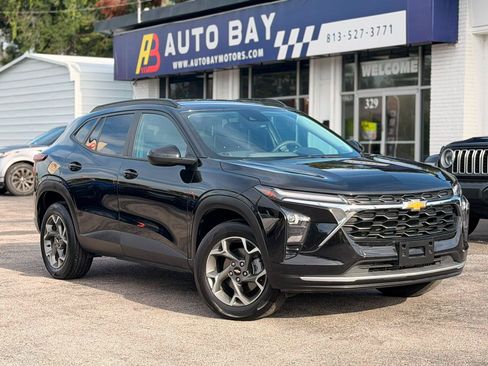 Used 2025 Chevrolet Trax LT FWD image 5