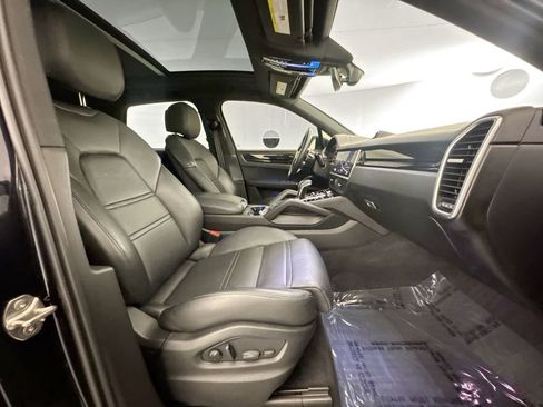 Used 2023 Porsche Cayenne Platinum Edition AWD/4WD image 28