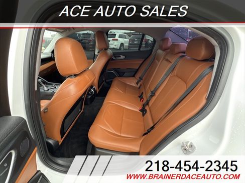 Used 2019 Alfa Romeo Giulia image 10