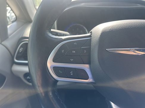 Used 2021 Chrysler Pacifica Touring-L image 14
