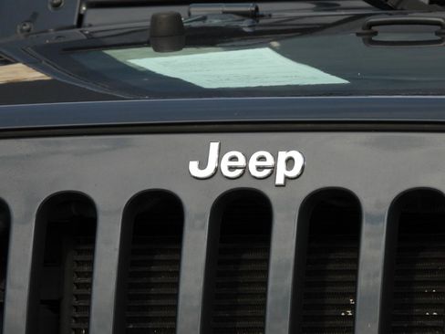 Used 2017 Jeep Wrangler Sport S AWD/4WD image 4