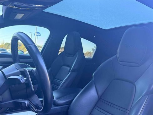 Used 2020 Porsche Cayenne Turbo image 5