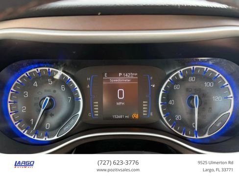 Used 2018 Chrysler Pacifica Touring-L FWD image 26