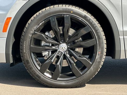 Used 2021 Volkswagen Tiguan SE R-Line FWD image 37