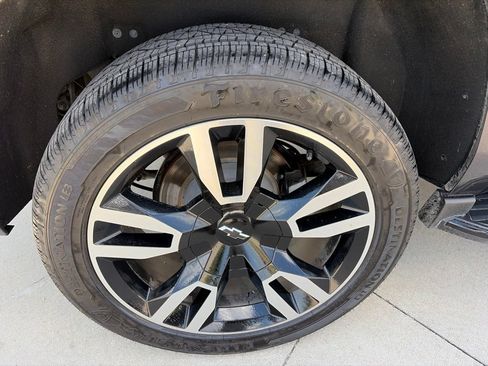 Used 2018 Chevrolet Tahoe Premier RWD image 16