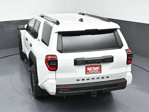 Used 2025 Toyota 4Runner SR5 AWD/4WD image 42