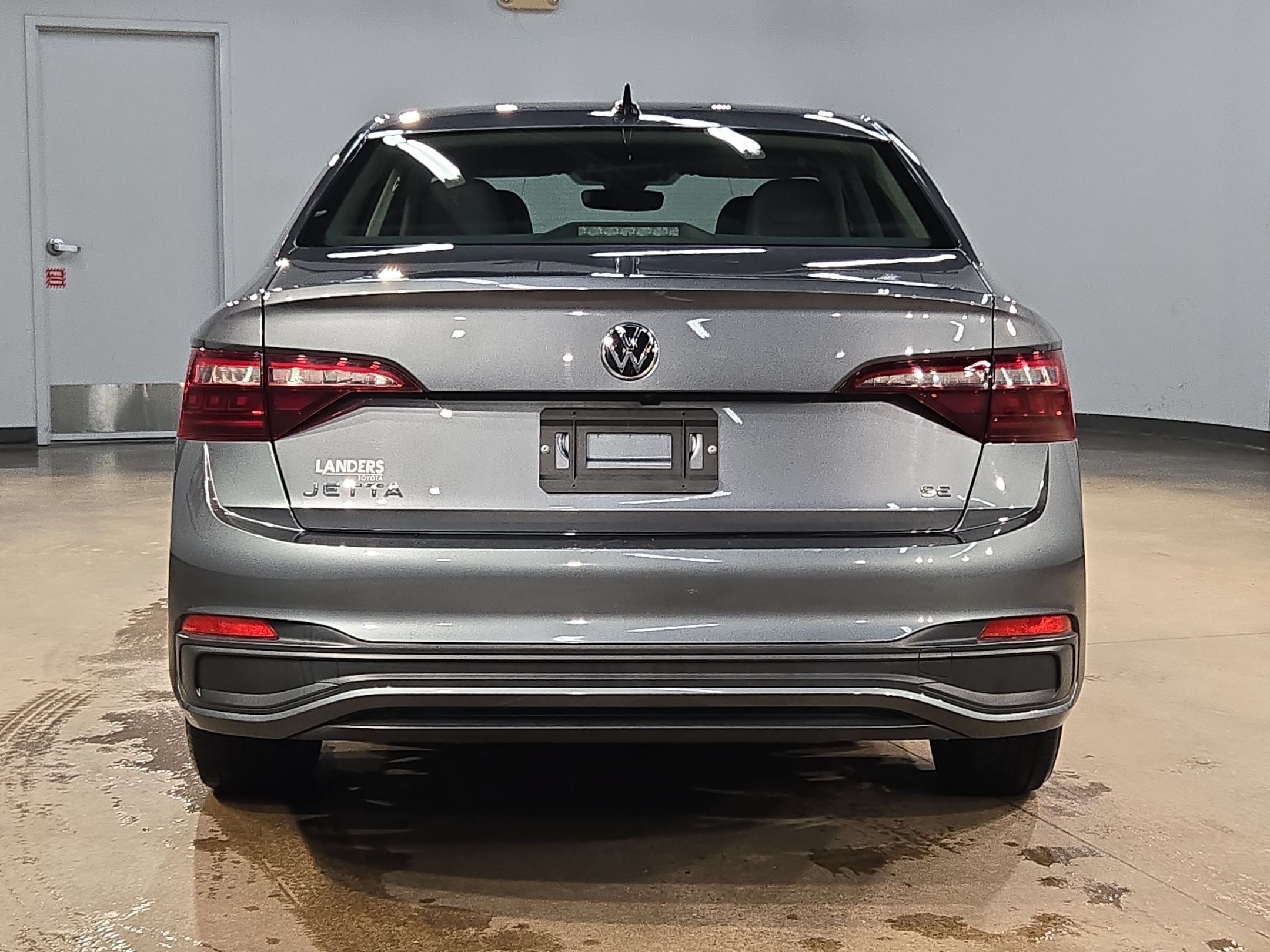 Used 2024 Volkswagen Jetta SE FWD image 6