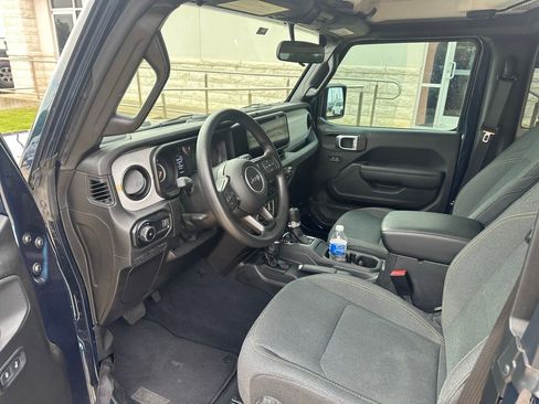 Used 2025 Jeep Wrangler Sport AWD/4WD image 5