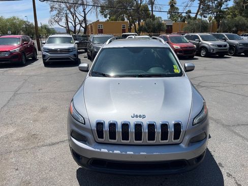 Used 2017 Jeep Cherokee Latitude FWD image 43