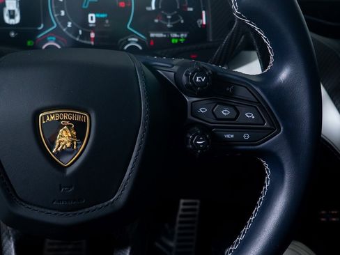 Used 2024 Lamborghini Revuelto image 41