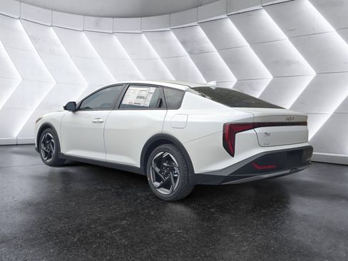 New 2026 Kia K4 EX image 3