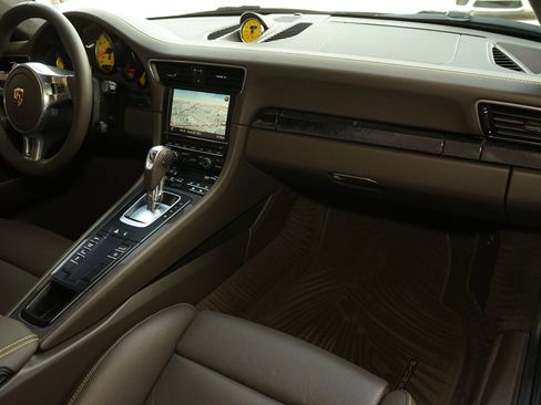 Used 2014 Porsche 911 Turbo S image 11