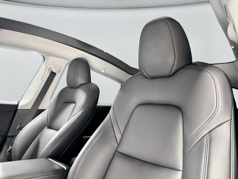 Used 2022 Tesla Model Y Long Range image 22