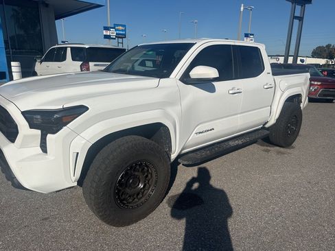 Used 2024 Toyota Tacoma SR5 image 10