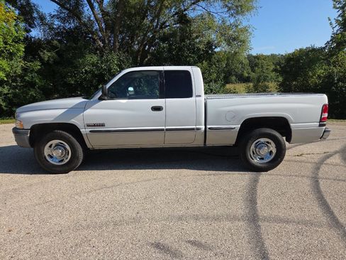 Used 1998 Dodge Ram 2500 Truck 2WD Quad Cab image 3