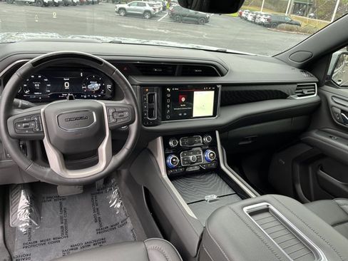 Used 2024 GMC Yukon Denali w/ Advanced Technology Package image 16