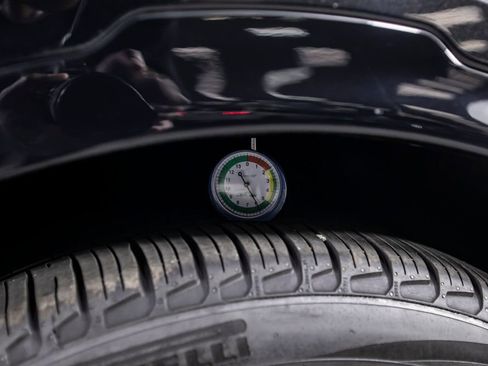 Used 2025 Land Rover Discovery Dynamic SE image 48