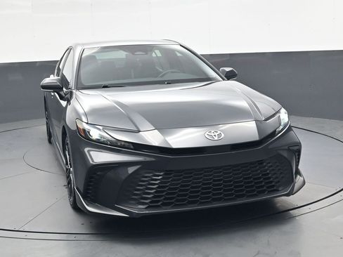 Used 2025 Toyota Camry SE w/ Convenience Package image 10