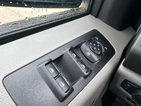 Used 2017 Ford F150 XLT w/ Equipment Group 302A Luxury AWD/4WD image 9