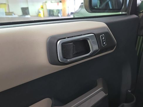 Used 2023 Ford Bronco Wildtrak image 13