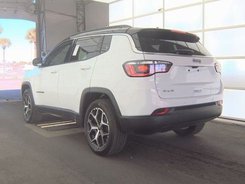 Used 2025 Jeep Compass Limited image 4