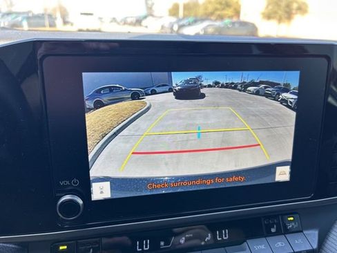 Used 2025 Toyota Camry SE w/ Convenience Package image 13