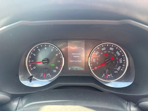 Used 2021 Toyota RAV4 XLE w/ Convenience Package FWD image 10