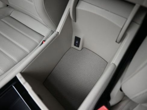 New 2025 Volkswagen Atlas SEL image 9