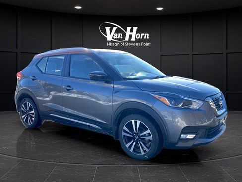 Used 2018 Nissan Kicks SR image 27