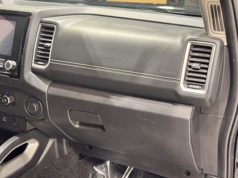 Certified 2023 Nissan Frontier SV image 29