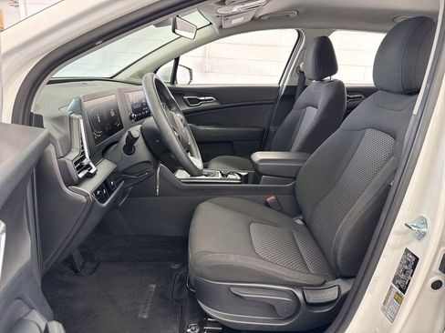 Used 2025 Kia Sportage LX image 13