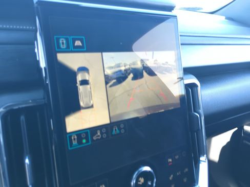 Used 2024 GMC Acadia Elevation image 29