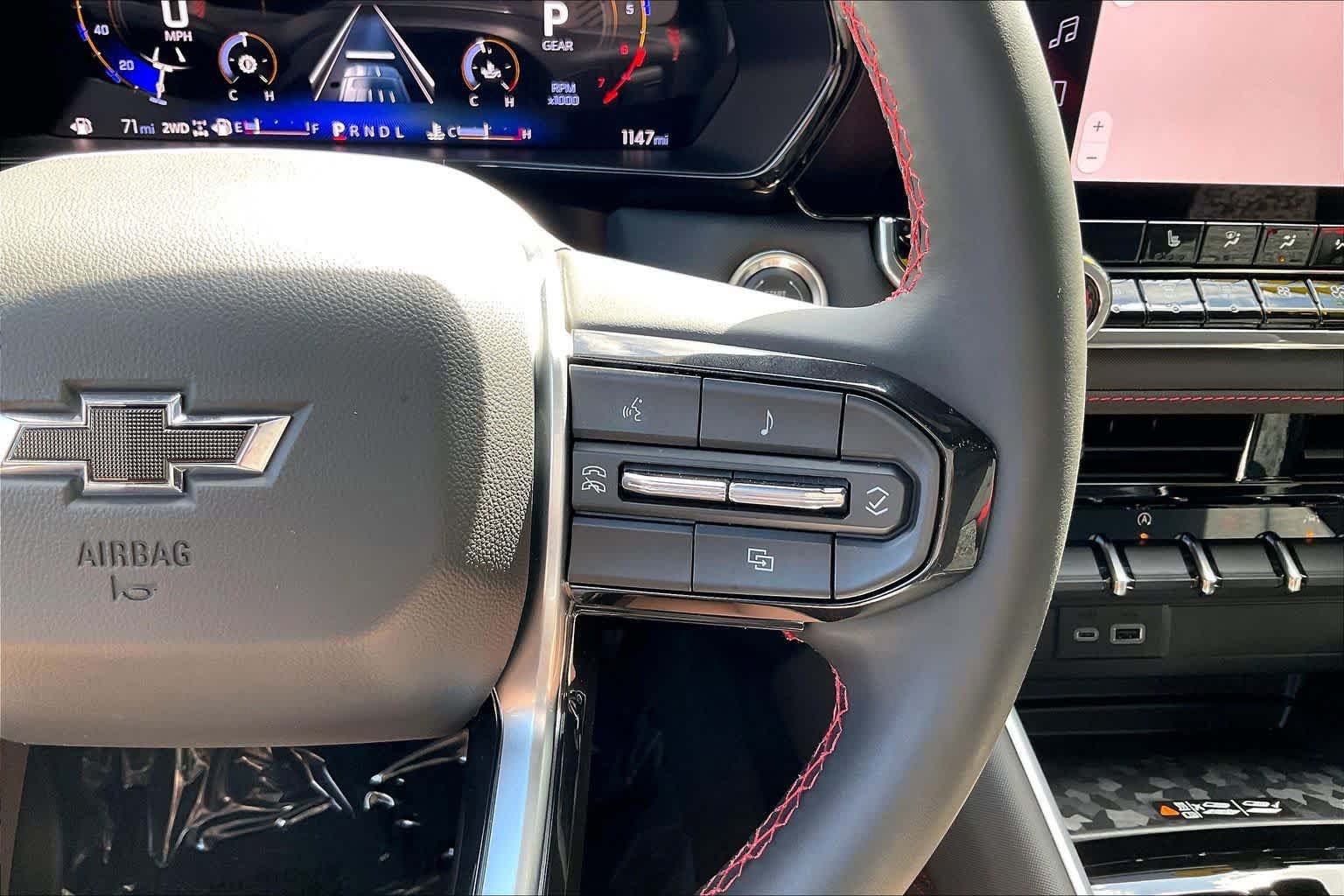 Used 2026 Chevrolet Colorado Z71 AWD/4WD image 19