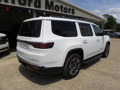 Used 2023 Jeep Wagoneer Series II AWD/4WD image 4