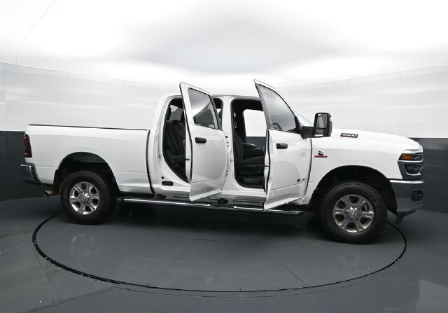 Used 2025 RAM 2500 Big Horn AWD/4WD image 36