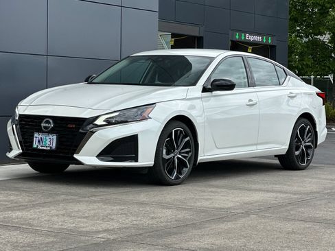 Used 2025 Nissan Altima 2.5 SR AWD/4WD image 7
