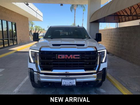 Certified 2025 GMC Sierra 3500 Pro AWD/4WD image 2