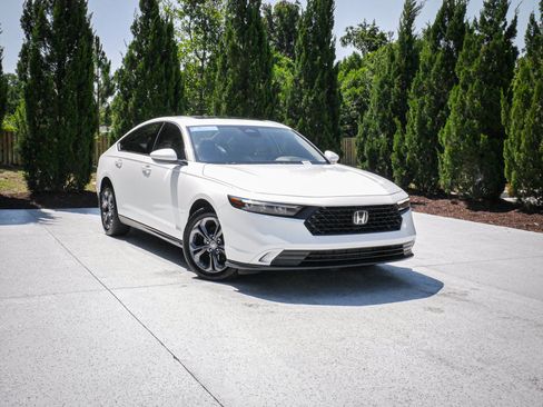 Certified 2023 Honda Accord EX image 2