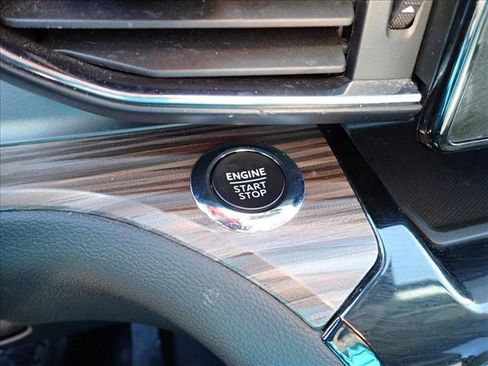 Used 2024 Ford Explorer Limited image 22