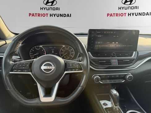 Used 2024 Nissan Altima 2.5 SR w/ SR Premium Package FWD image 10