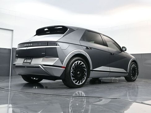 Certified 2023 Hyundai Ioniq 5 Limited w/ Cargo Package image 25