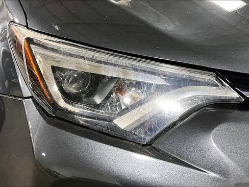 Used 2018 Toyota RAV4 Limited AWD/4WD image 27