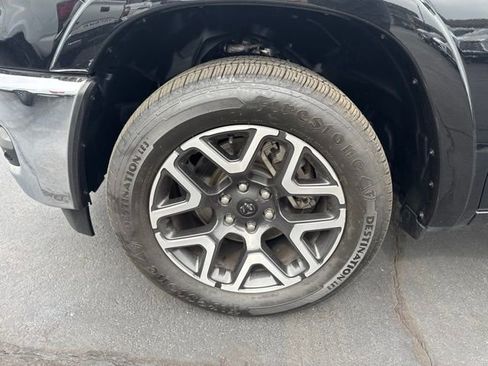 Used 2025 RAM 1500 Laramie AWD/4WD image 23