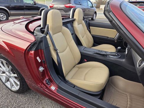 Used 2009 MAZDA MX-5 Miata Grand Touring w/ Premium Pkg image 12