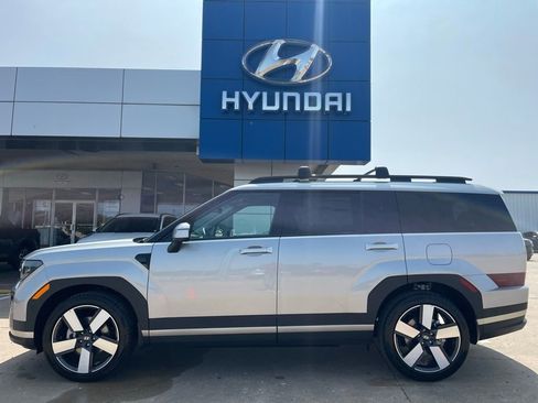 Used 2025 Hyundai Santa Fe Limited FWD image 1