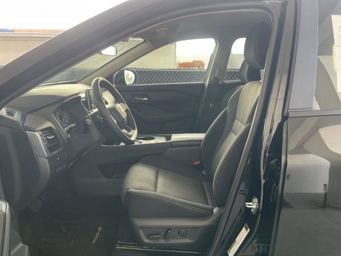 Used 2025 Nissan Rogue SV image 28